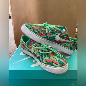 Nike janoskis, very lightly worn